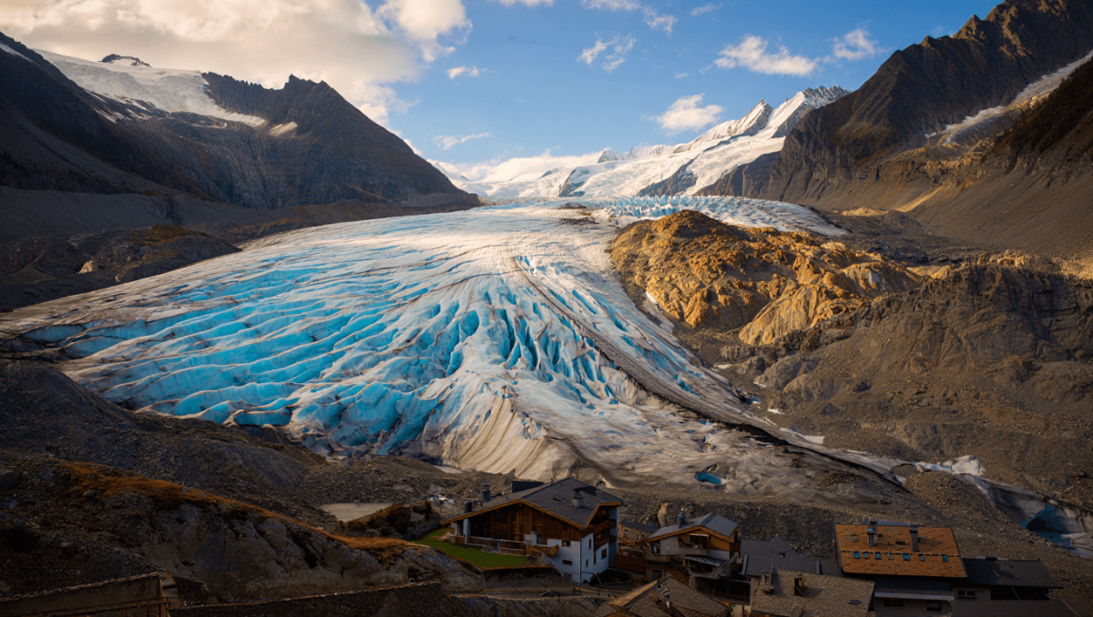 Zero termico a 5mila metri e ghiacciai che fondono, è l’estate da piena crisi climatica delle Alpi: “Le comunità vanno aiutate”