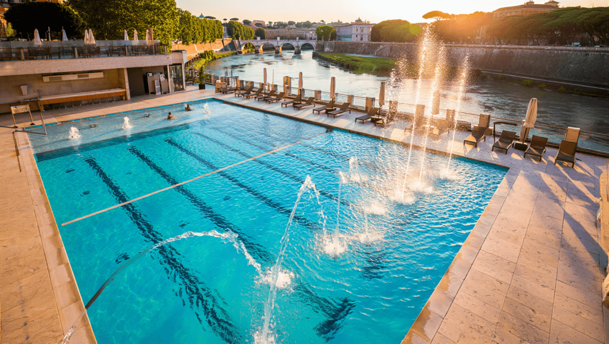 Getti d'acqua e una piscina vista Tevere, ecco Tiberis l'ottavo parco d'affaccio di Roma