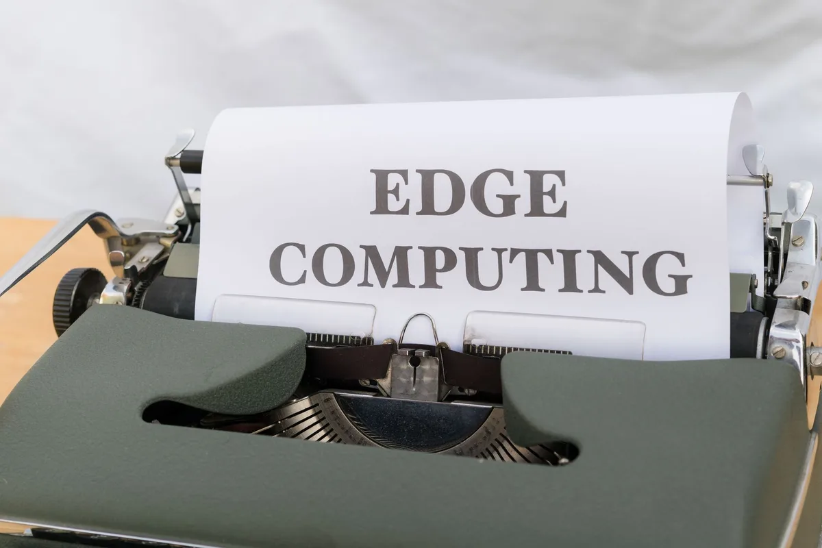 Rappresentazione concettuale del test di Turing e del criterio di intelligenza artificiale