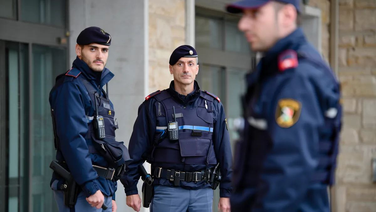 Tre nuovi agenti di polizia locale hanno preso servizio questa settimana a Lanuvio. L'innesto del personale rientra nel piano dell'amministrazione comunale volto a rafforzare la presenza degli operatori sul territorio, garantendo una maggiore prevenzione e un contatto diretto con i