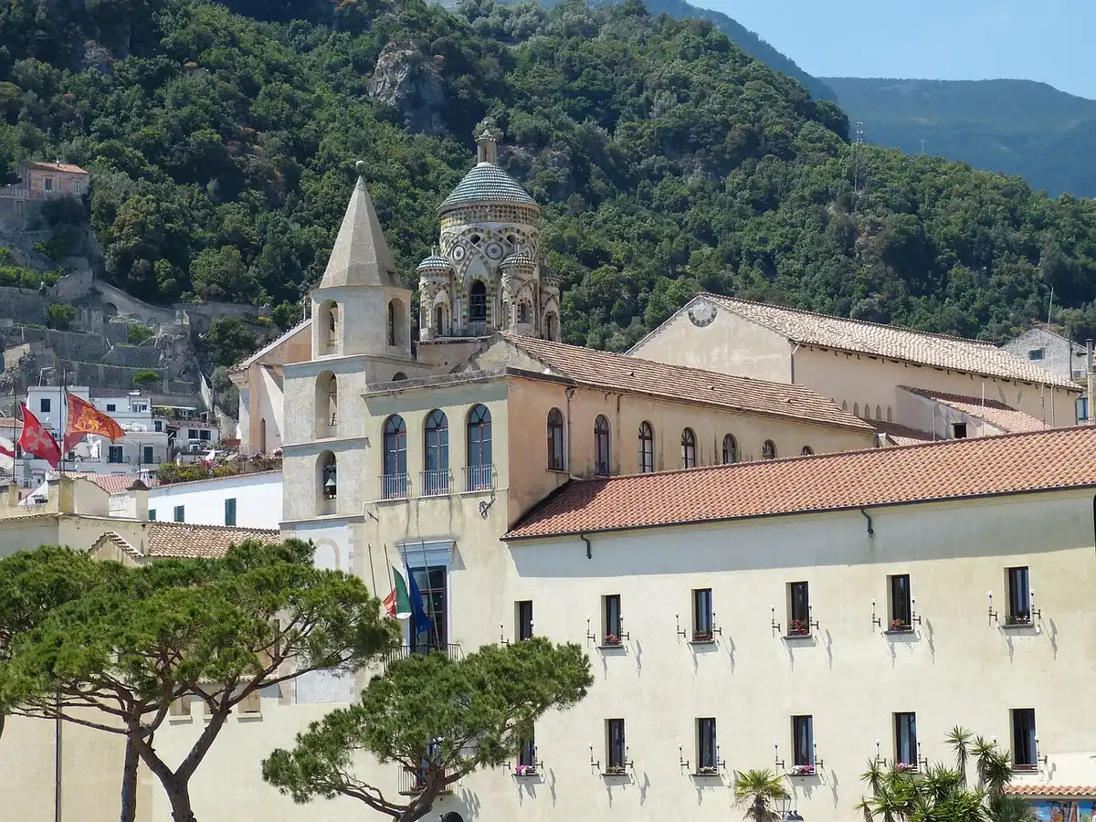 Terrazza di Villa Cimbrone a Ravello con vista sulla costa, scena esterna della cerimonia