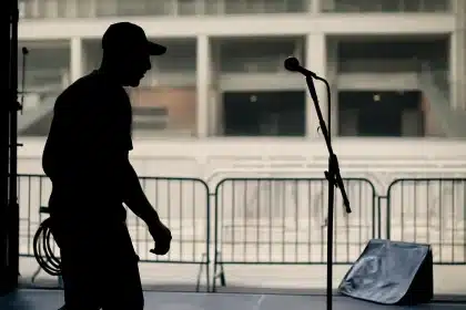 Macklemore ed Ed Sheeran rimuovono un rapper per slogan pro-Palestina: lui festeggia l'espulsione
