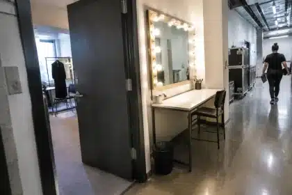 Barbara D'Urso crea polemica a Ballando: 10.000€ a serata, camerino vip, entra per ultima