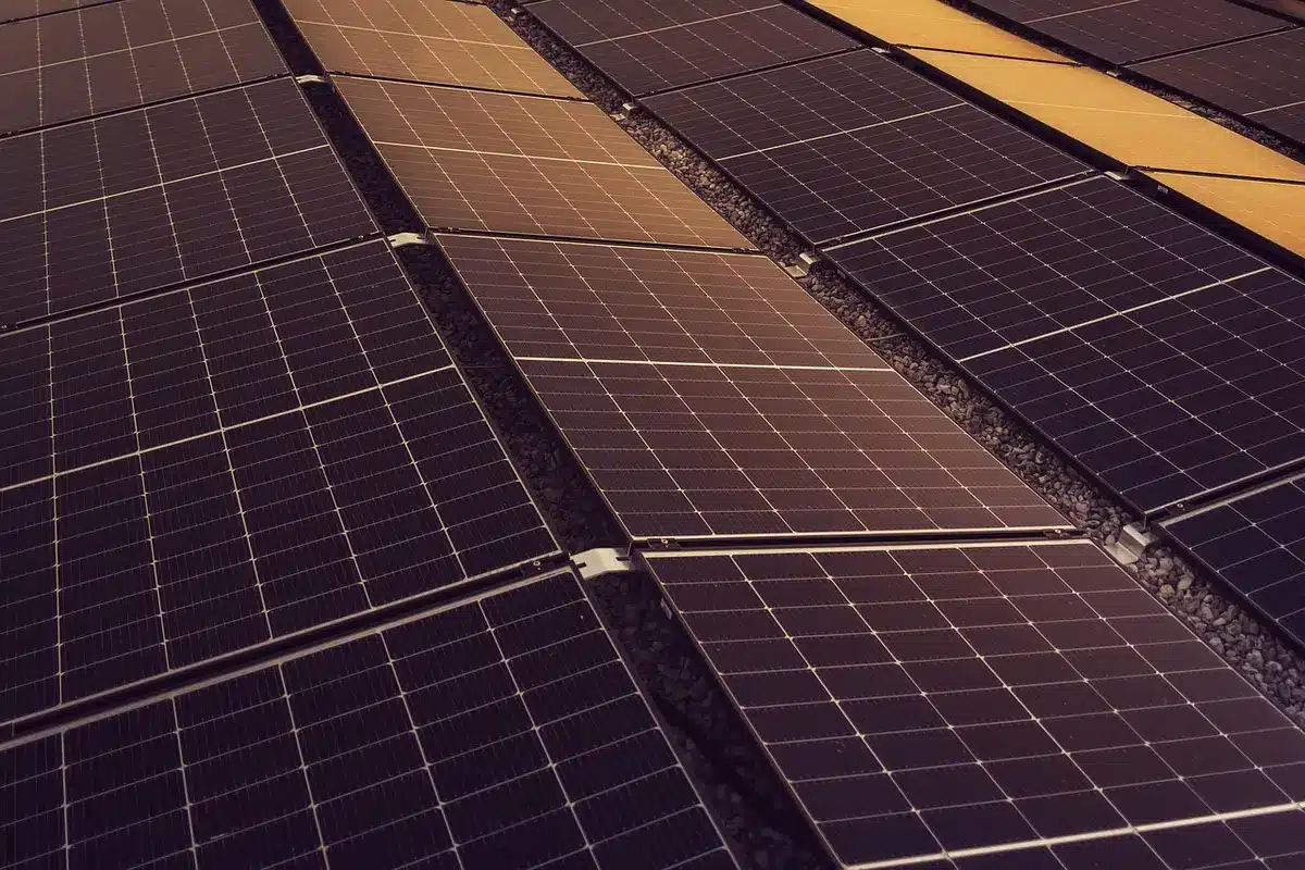 Lavori di isolamento su una casa per migliorare l'efficienza energetica